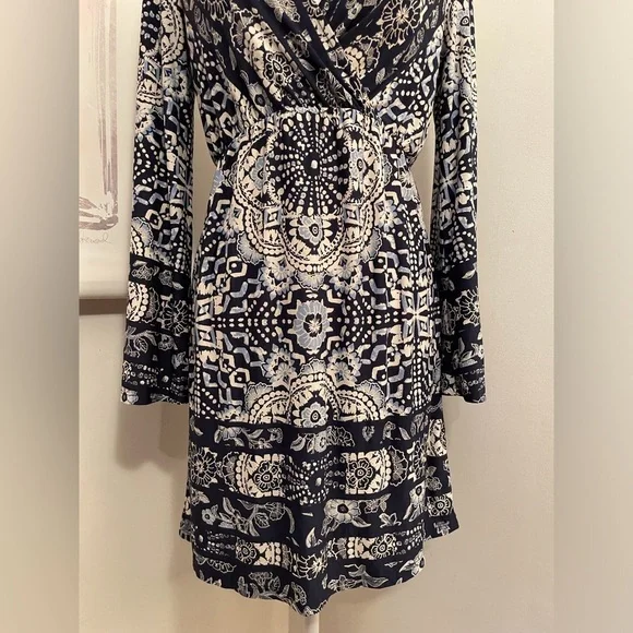 Venus Long Sleeve Dress Size S Blue Floral - Picture 3 of 11